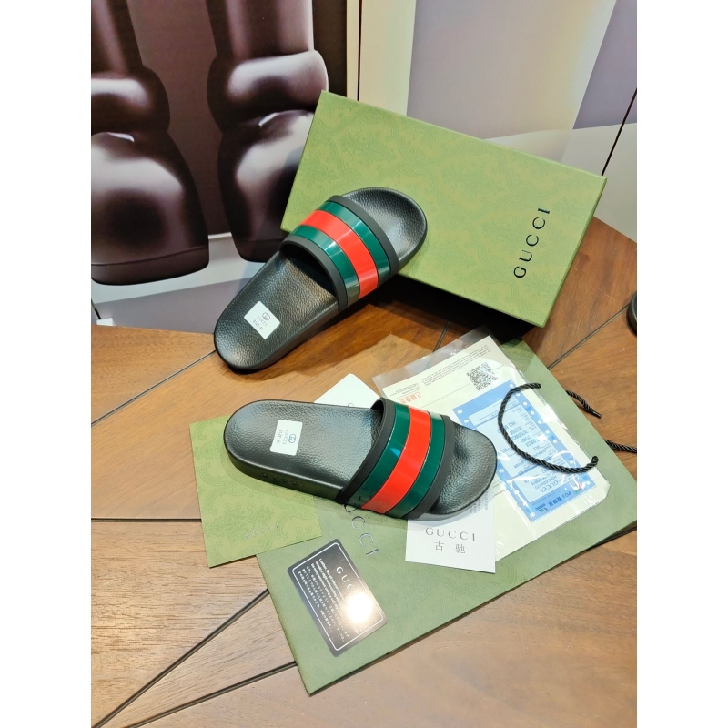 G*u*i slippers